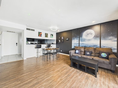 2814 S Bartell Dr unit 32, Houston, TX 77054 - photo 2