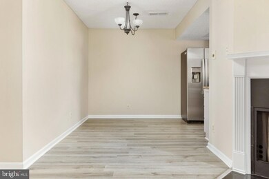 12104 Greenway Ct unit 201, Fairfax, VA 22033 - photo 5