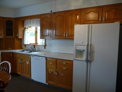 390 Carverton Rd, Wyoming, PA 18644 - photo 6