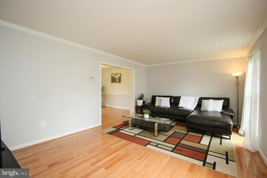 11215 Minstrel Tune Dr, Germantown, MD 20876 - photo 4