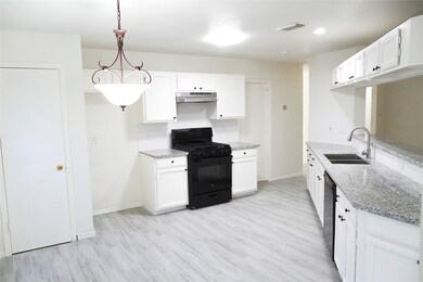 9406 Tree Bridge St, Houston, TX 77075 - photo 3