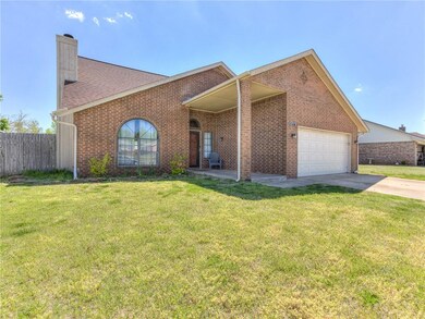 1504 NE 26th St, Moore, OK 73160 - photo 2