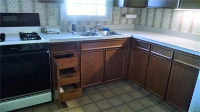 Pull out drawers, under cabinet lighting, and a ga