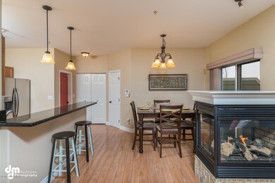 Kitchen w/Breakfast Bar