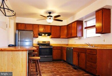 5990 Saint Moritz Dr, Temple Hills, MD 20748 - photo 7