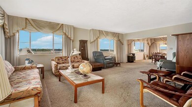 Living area (2)