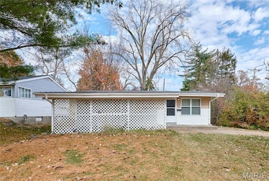 8701 Harold Dr, Saint Louis, MO 63134 - photo 2