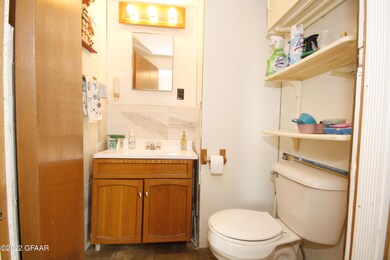 main floor 1/2 bath
