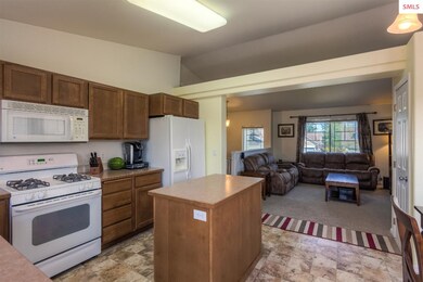 Chef's Island and Vaulted ceilings, plenty of spac
