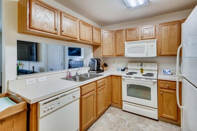 686 Fox Run Circle North-large-007-011-K