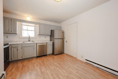 811 Mammoth Rd unit C, Manchester, NH 03104 - photo 2