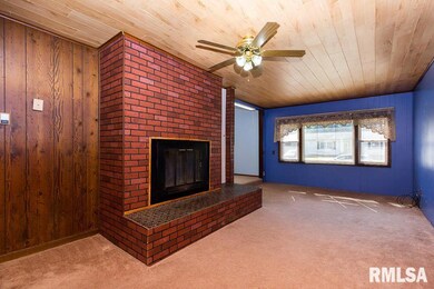 6304 Scott St, Davenport, IA 52806 - photo 5
