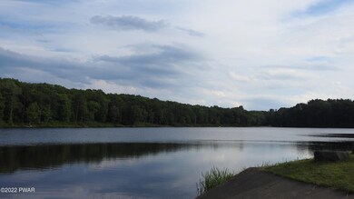 141 Mohegan Dr, Milford, PA 18337 - photo 6