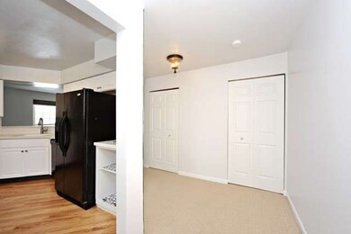 140 Pembroke Cir unit 140, Lake Bluff, IL 60044 - photo 2