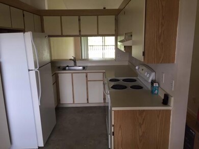 102B Pinecrest Kitchen