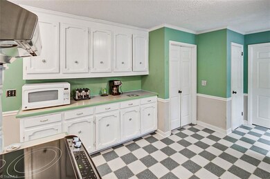 1061 Oakmont Dr, Asheboro, NC 27205 - photo 6