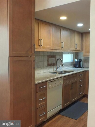 11172 Forest Edge Dr, Reston, VA 20190 - photo 5