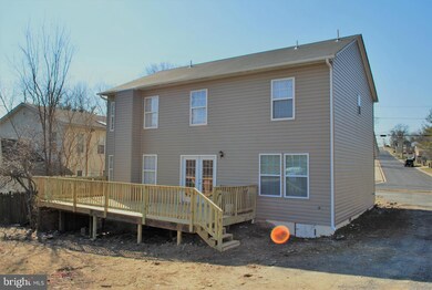 1023 Cypresstree Dr, Capitol Heights, MD 20743 - photo 2