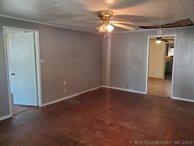 609 E 10th St, Claremore, OK 74017 - photo 6