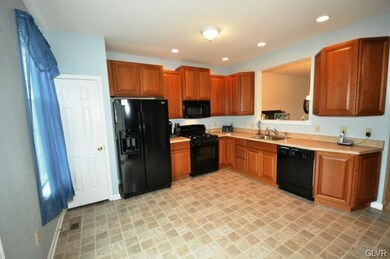 5470 Spring Ridge Dr W, Macungie, PA 18062 - photo 7