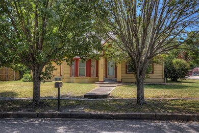 611 Chestnut St, Bonham, TX 75418 - photo 2