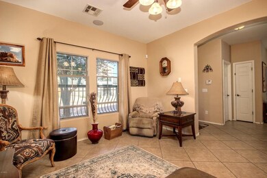 BIG FAMILY-LIVING ROOM