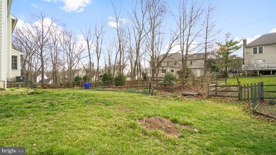15473 Waters Creek Dr, Centreville, VA 20120 - photo 2