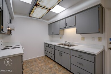 14204 N Newcastle Dr unit 15C, Sun City, AZ 85351 - photo 6