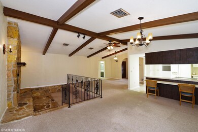 06_91JenniferCir_3002_FamilyRoom_HiRes