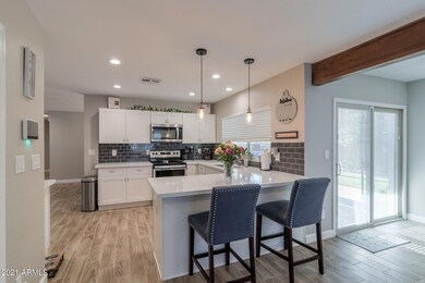 2508 W Straford Dr (14).jpg-SMALL