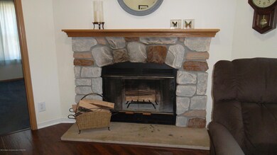 616 E Holmes Rd, Lansing, MI 48910 - photo 4