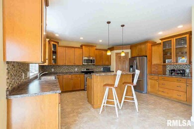 17 Nicholas Ct, Eldridge, IA 52748 - photo 6