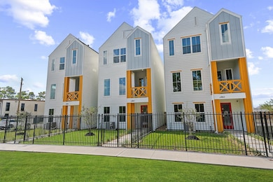 3903 Pinemont Dr unit A, Houston, TX 77018 - photo 3