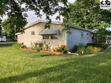 1511 S Maxwell St, McPherson, KS 67460 - photo 2