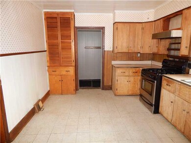Kitchen. SPACIOUS KITCHEN W/ STAINLESS OVEN