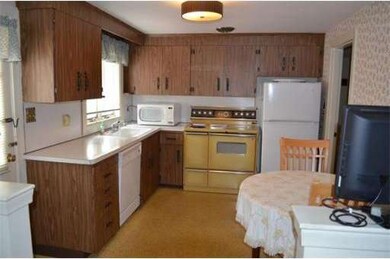 18 Joseph Rd, Newtonville, MA 02460 - photo 7