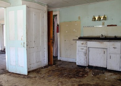 4 kitchen area