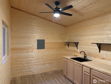 56115 Kernahan Rd E, Ashford, WA 98304 - photo 2