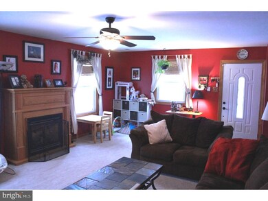 419 Colonial Dr, East Greenville, PA 18041 - photo 4