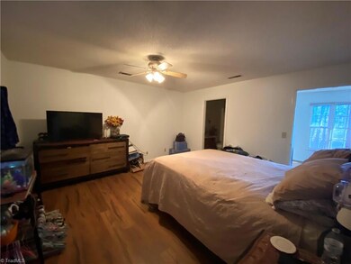 Master Bedroom w/private full bathroom