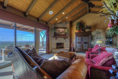 006_Living Room