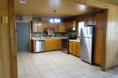 1714 Redwood Dr, Cleburne, TX 76033 - photo 5