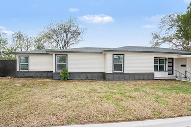 928 Ash Crescent St, Fort Worth, TX 76104 - photo 4