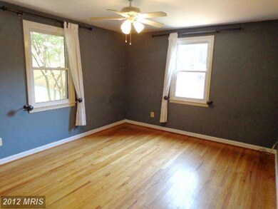 4113 Maple St, Fairfax, VA 22030 - photo 4