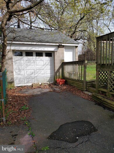 1127 Mulberry St, Brookhaven, PA 19015 - photo 2