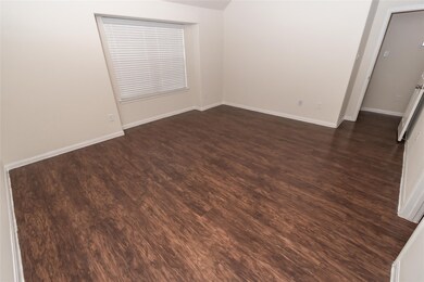 10943 Myrtle Oak St, Houston, TX 77016 - photo 5