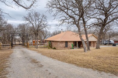 316 W Arbor Ct, Springtown, TX 76082 - photo 2