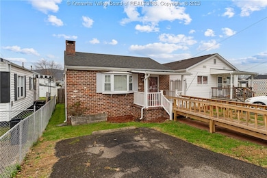 2368 Adams Ave, Saint Albans, WV 25177 - photo 3