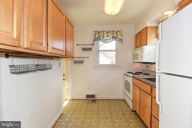 811 Heron Dr, Silver Spring, MD 20901 - photo 6