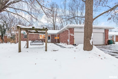2108 Austin Dr, Springfield, IL 62704 - photo 2
